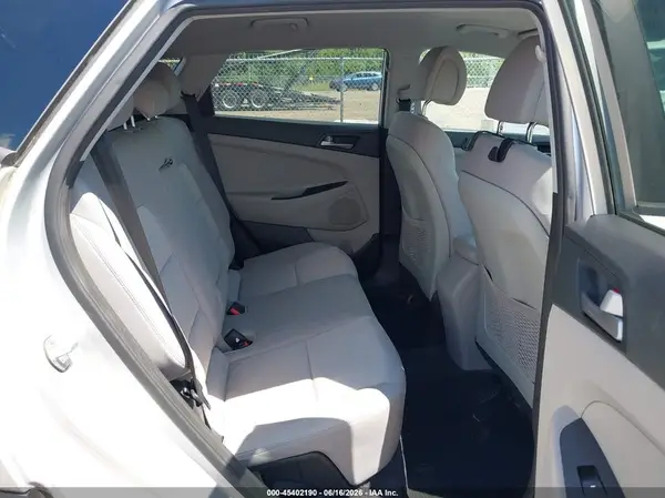 KM8J33A44JU689531 2018 HYUNDAI TUCSON - Image 8