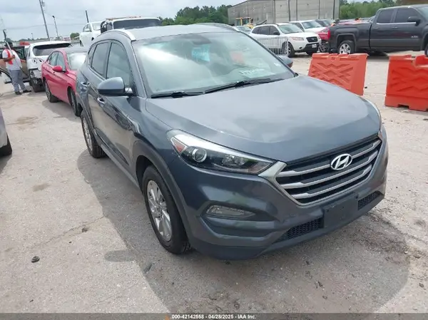 KM8J33A44JU692946 2018 HYUNDAI TUCSON - Image 1