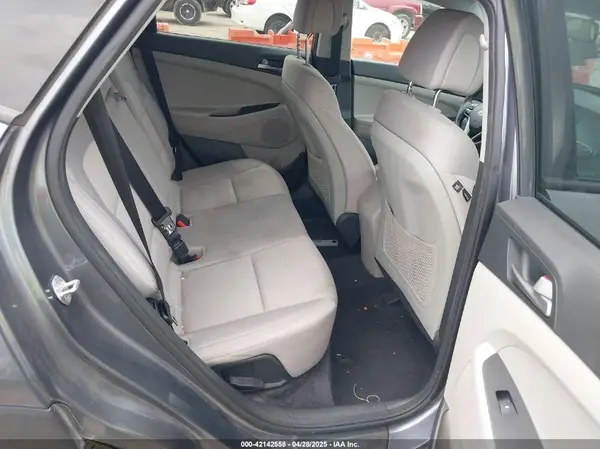 KM8J33A44JU692946 2018 HYUNDAI TUCSON - Image 8