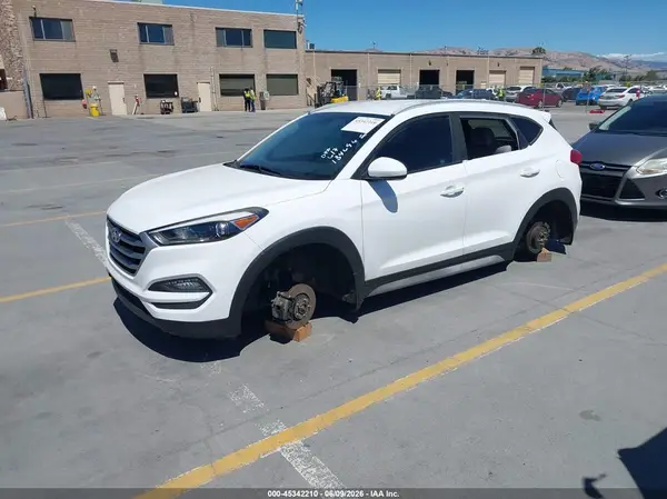 KM8J33A44JU695121 2018 HYUNDAI TUCSON - Image 2