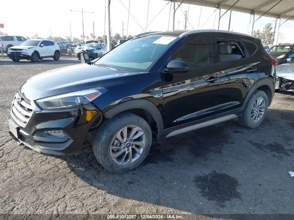 KM8J33A44JU700656 2018 HYUNDAI TUCSON - Image 2