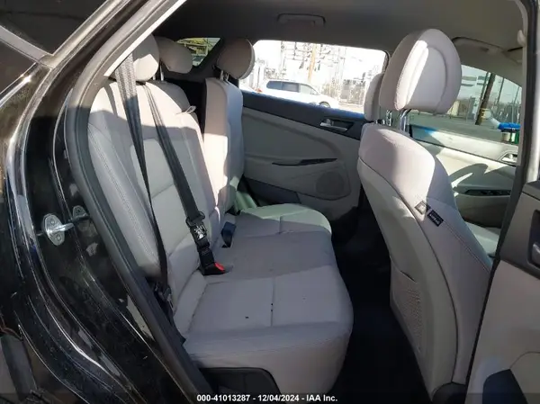 KM8J33A44JU700656 2018 HYUNDAI TUCSON - Image 8