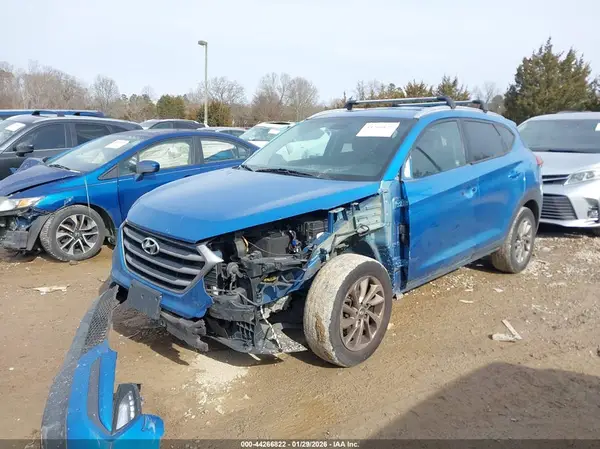 KM8J33A44JU705033 2018 HYUNDAI TUCSON - Image 2