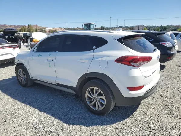 KM8J33A44JU713620 2018 HYUNDAI TUCSON - Image 2