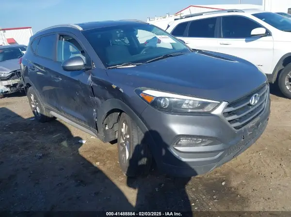 KM8J33A44JU725802 2018 HYUNDAI TUCSON - Image 1
