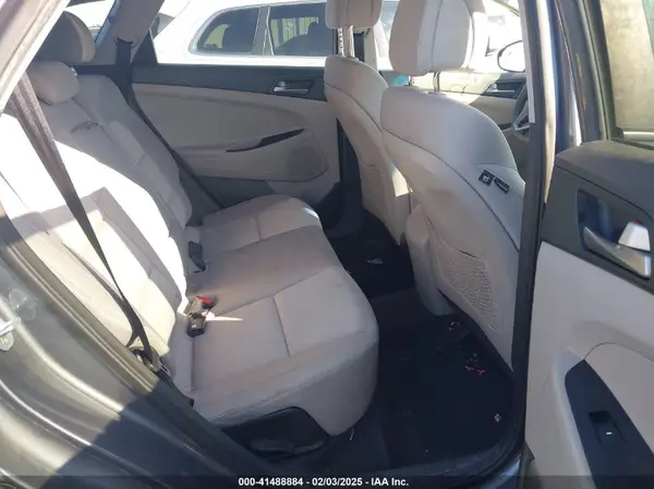KM8J33A44JU725802 2018 HYUNDAI TUCSON - Image 8