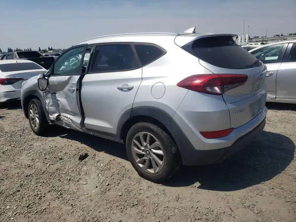 KM8J33A44JU726142 2018 HYUNDAI TUCSON - Image 2