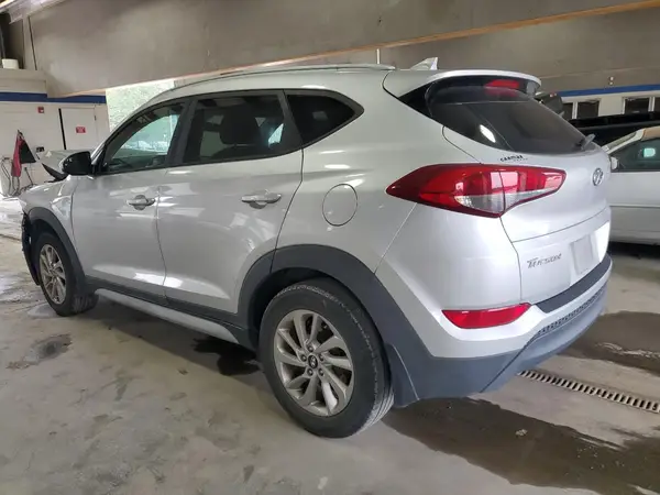 KM8J33A44JU742888 2018 HYUNDAI TUCSON - Image 2
