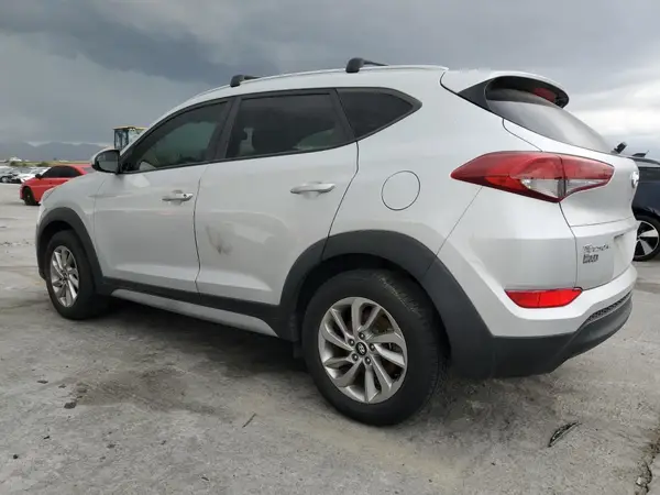 KM8J33A44JU771453 2018 HYUNDAI TUCSON - Image 2