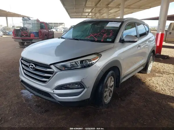 KM8J33A44JU778595 2018 HYUNDAI TUCSON - Image 2