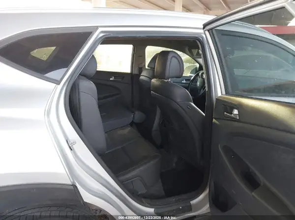 KM8J33A44JU778595 2018 HYUNDAI TUCSON - Image 8