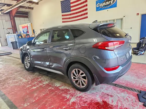 KM8J33A44JU800563 2018 HYUNDAI TUCSON - Image 2