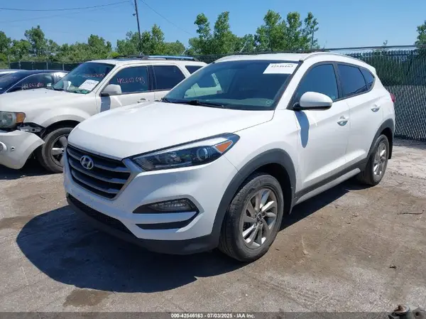 KM8J33A44JU809473 2018 HYUNDAI TUCSON - Image 2