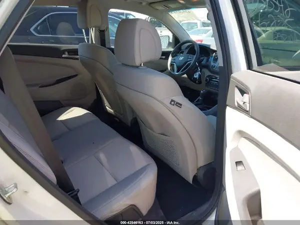 KM8J33A44JU809473 2018 HYUNDAI TUCSON - Image 8