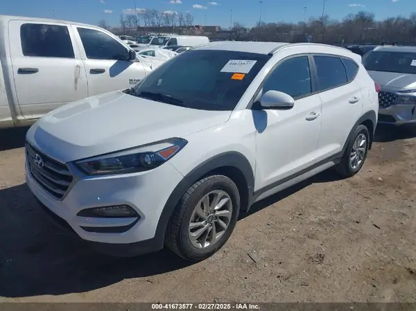 KM8J33A44JU824328 2018 HYUNDAI TUCSON - Image 2