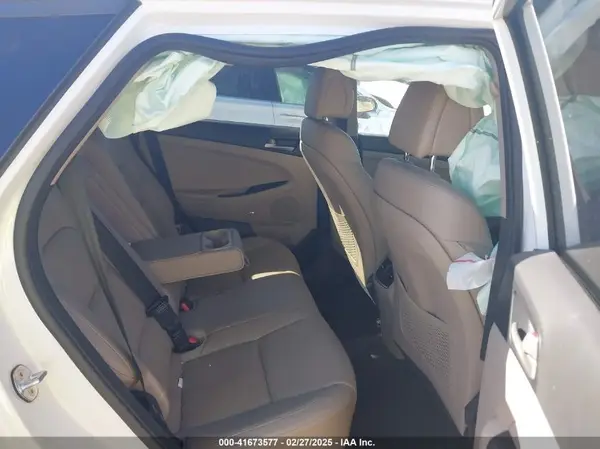 KM8J33A44JU824328 2018 HYUNDAI TUCSON - Image 8