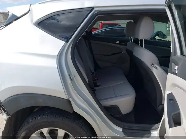 KM8J33A44KU914788 2019 HYUNDAI TUCSON - Image 8