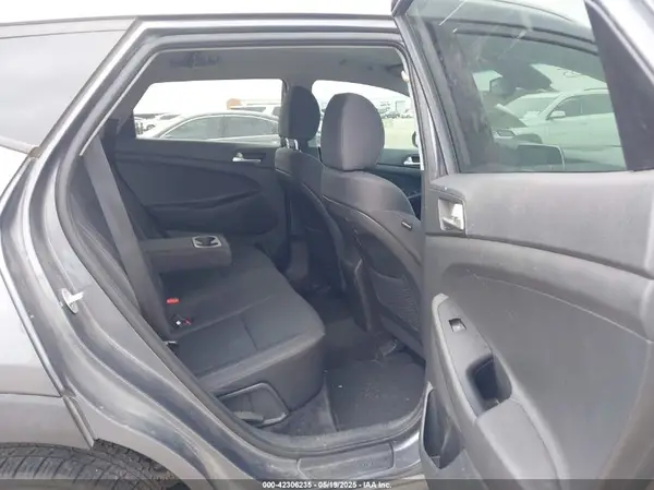 KM8J33A44KU978359 2019 HYUNDAI TUCSON - Image 8