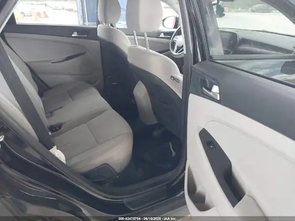 KM8J33A44MU305493 2021 HYUNDAI TUCSON - Image 8