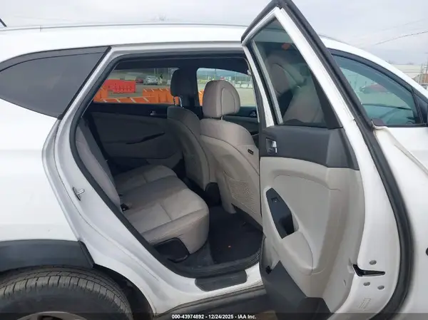 KM8J33A45GU113813 2016 HYUNDAI TUCSON - Image 8