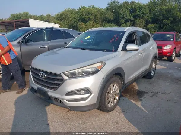KM8J33A45GU116727 2016 HYUNDAI TUCSON - Image 2
