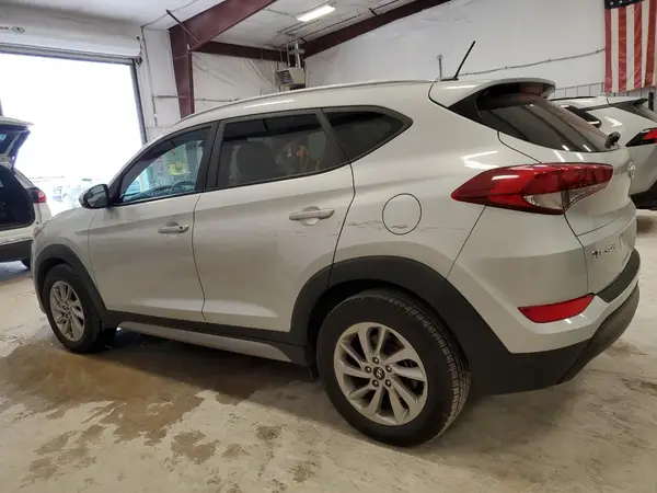 KM8J33A45HU294557 2017 HYUNDAI TUCSON - Image 2