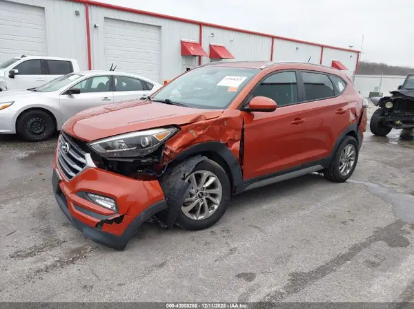 KM8J33A45HU300910 2017 HYUNDAI TUCSON - Image 2