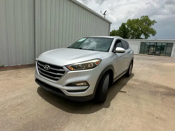 KM8J33A45HU322521 2017 HYUNDAI TUCSON - Image 2