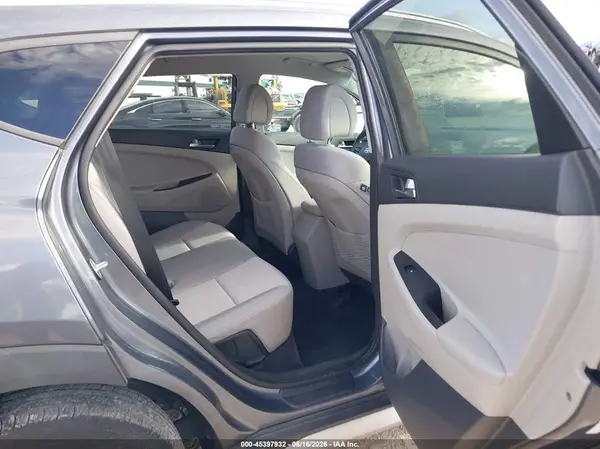 KM8J33A45HU391290 2017 HYUNDAI TUCSON - Image 8