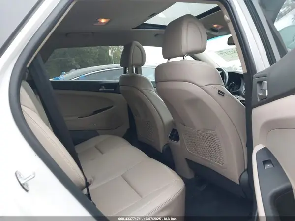 KM8J33A45HU394397 2017 HYUNDAI TUCSON - Image 8