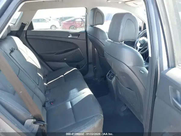KM8J33A45HU428743 2017 HYUNDAI TUCSON - Image 8