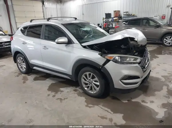 KM8J33A45HU437653 2017 HYUNDAI TUCSON - Image 1