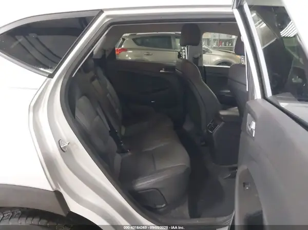 KM8J33A45HU437653 2017 HYUNDAI TUCSON - Image 8