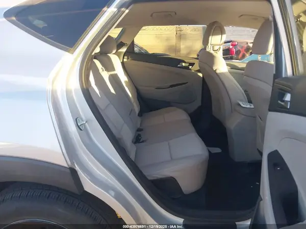 KM8J33A45HU440861 2017 HYUNDAI TUCSON - Image 8