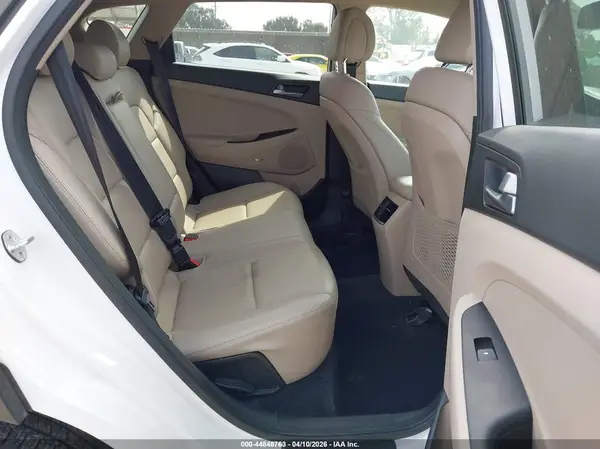 KM8J33A45HU446594 2017 HYUNDAI TUCSON - Image 8