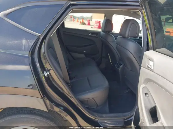 KM8J33A45HU446613 2017 HYUNDAI TUCSON - Image 8