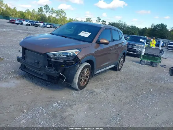 KM8J33A45HU447907 2017 HYUNDAI TUCSON - Image 2