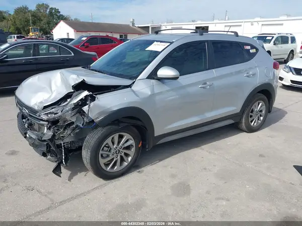 KM8J33A45HU455943 2017 HYUNDAI TUCSON - Image 2