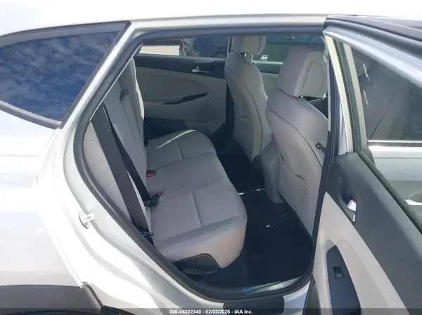 KM8J33A45HU455943 2017 HYUNDAI TUCSON - Image 8