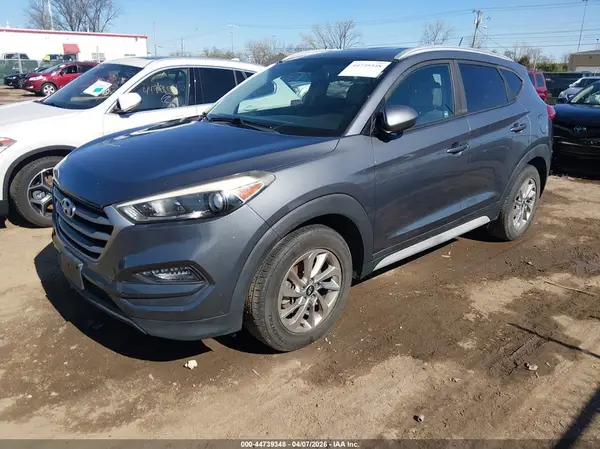 KM8J33A45HU462567 2017 HYUNDAI TUCSON - Image 2