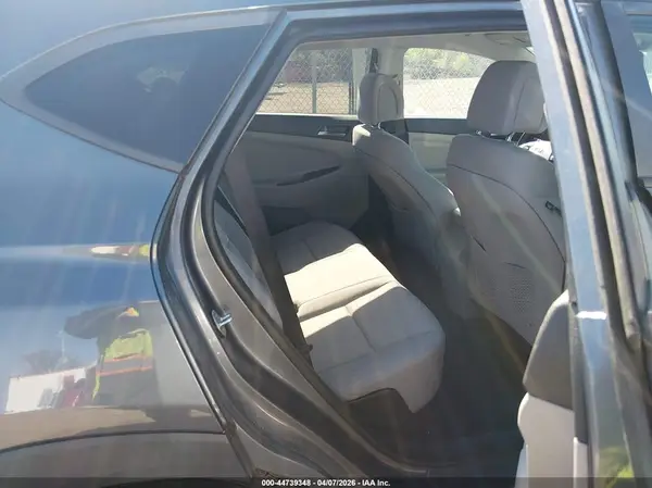 KM8J33A45HU462567 2017 HYUNDAI TUCSON - Image 8