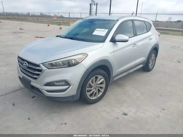 KM8J33A45HU469874 2017 HYUNDAI TUCSON - Image 2
