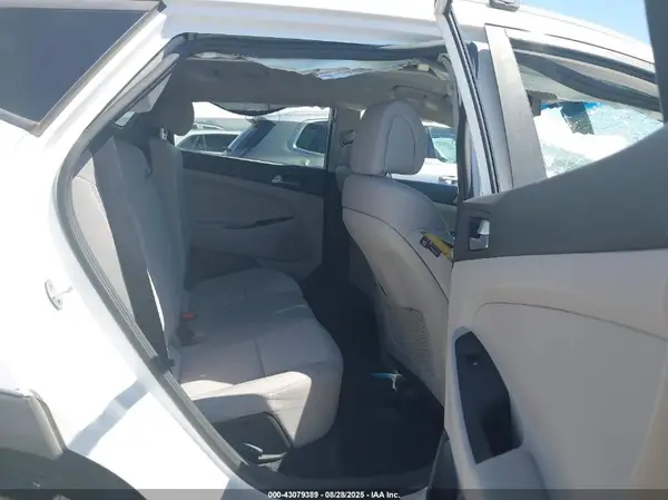 KM8J33A45HU484634 2017 HYUNDAI TUCSON - Image 8