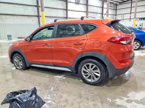 KM8J33A45HU521889 2017 HYUNDAI TUCSON - Image 2