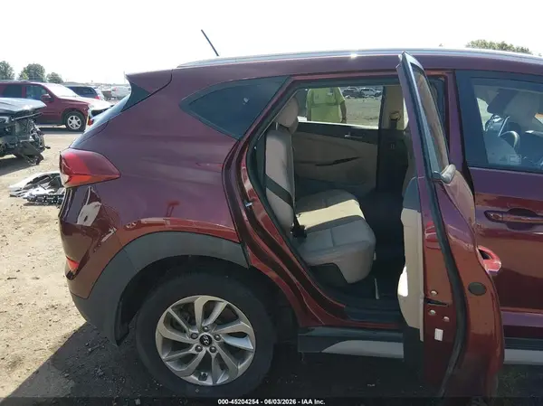 KM8J33A45HU575824 2017 HYUNDAI TUCSON - Image 8