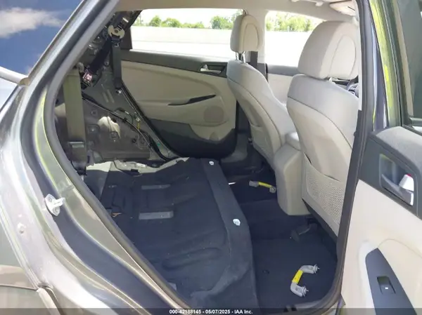KM8J33A45HU588735 2017 HYUNDAI TUCSON - Image 8