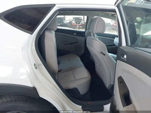 KM8J33A45HU592493 2017 HYUNDAI TUCSON - Image 8