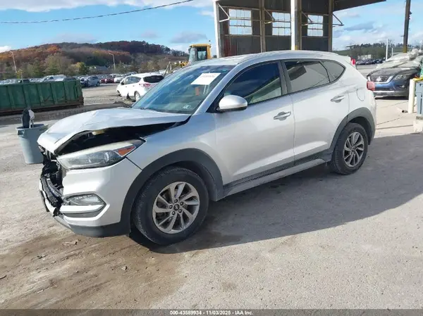 KM8J33A45JU601862 2018 HYUNDAI TUCSON - Image 2