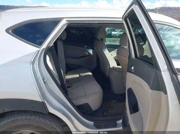 KM8J33A45JU601862 2018 HYUNDAI TUCSON - Image 8