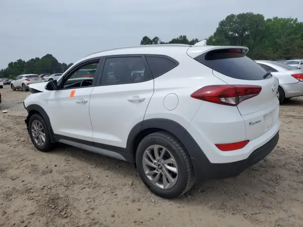 KM8J33A45JU603787 2018 HYUNDAI TUCSON - Image 2